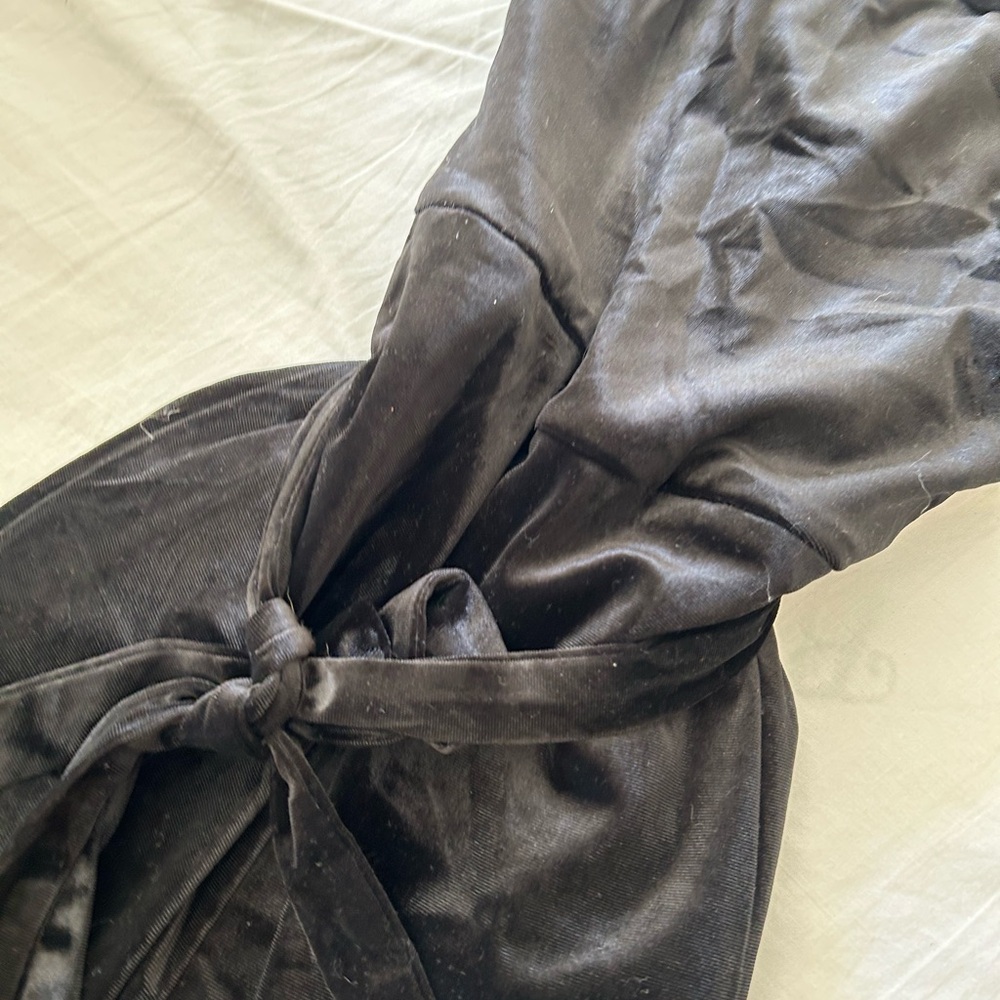 ☀️3/$25 Banana Republic Black Velvet Jumpsuit Sz 6p petite 6 tie waist - Picture 5 of 7
